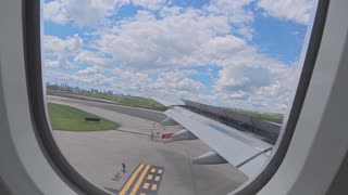 Airplain Landing in Toronto Airport