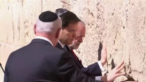 Marco Rubio, Mike Huckabee, and Netanyahu pray together at the "Wailing Wall"