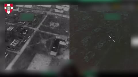 🎯💥 A direct hit from a previously captured Msta-B howitzer on a Russian motorcyclist.