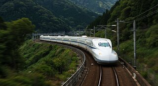 Kato N Scale N700 Shinkansen Japan High Speed Bullet Train Driving On the Train Tracks