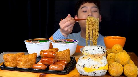 Fried cake is really delicious with crispy outside and tender inside