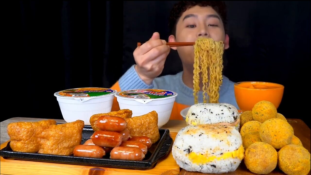 Fried cake is really delicious with crispy outside and tender inside