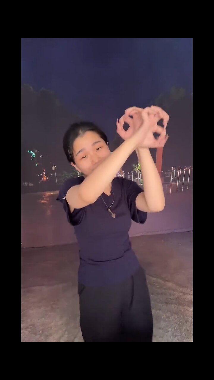 Awesome hand dance - Watch and be fascinated