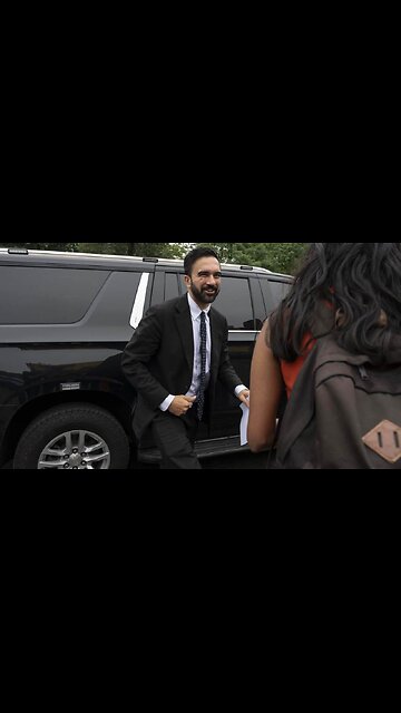 Black Woman Confronts Mamdani About His Cultural Appropriation