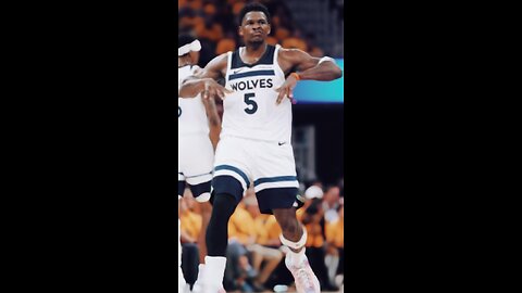 🚨 ANT FROM WAY DOWNTOWN! Edwards’ Half-Time Buzzer Beater 🎯🔥