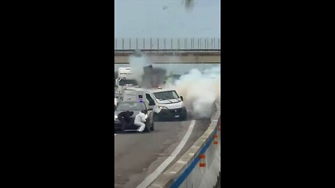 Robo de película: bandidos vuelan furgón y disparan a la Policía