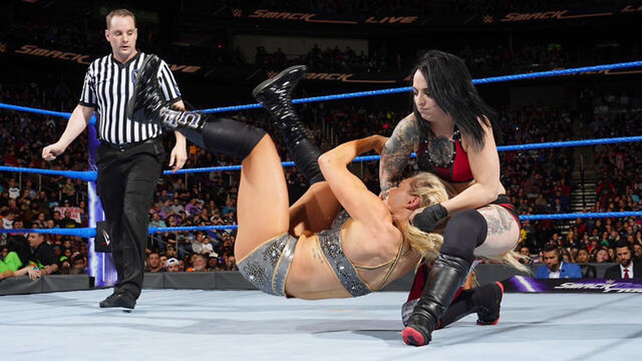 Charlotte Flair & Naomi vs. Ruby Riott & Sarah Logan: SmackDown LIVE, Dec. 19, 2017 @wwefree