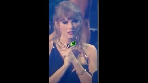 TAYLOR SWIFT CASTS SPELLS