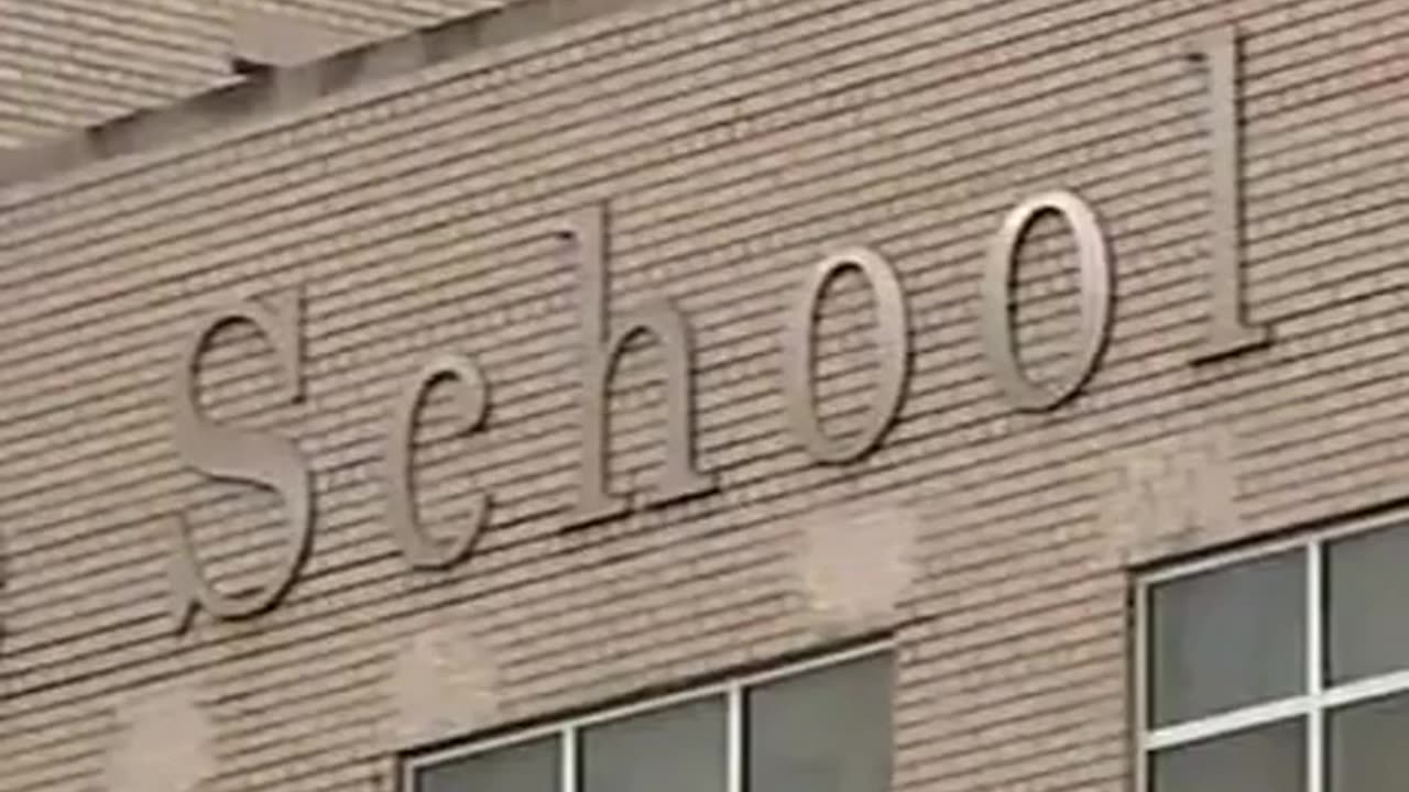 “快訊”美國教育部要關門！！川普總統週四簽署行政命令，正式指示關閉聯邦教育部！為何他要下重手關閉教育部？（貓膩…從男廁衛生紙巾說起…）