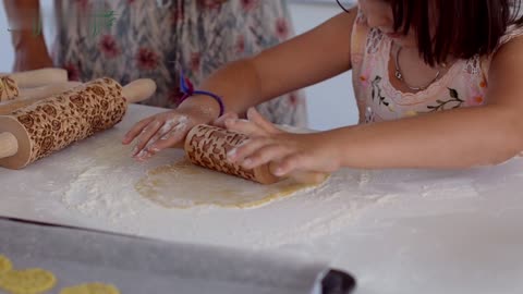 Embossing Rolling Pin with 16 Different Flowers in Squares