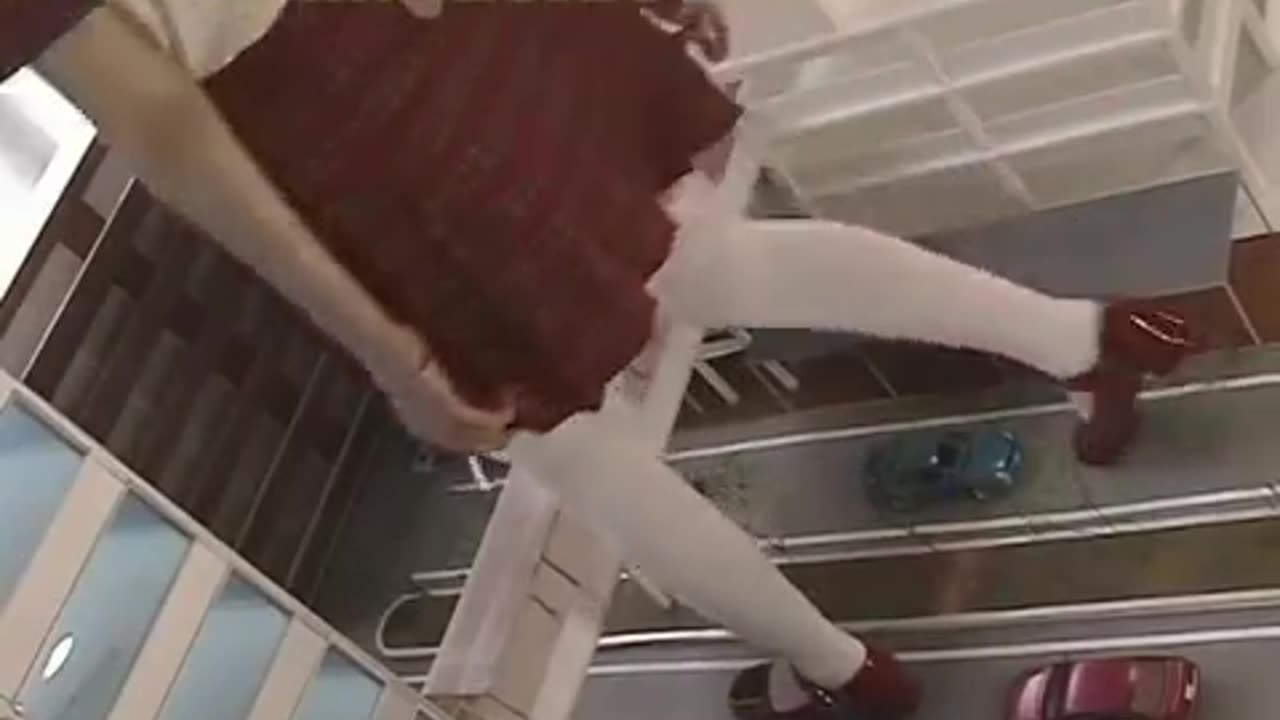 Giantess Crushes the Ctiy