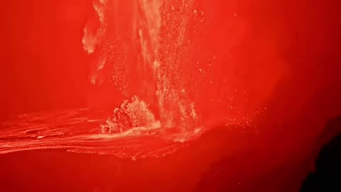 Hawaii’s Kilauea volcano erupts, fountains reach up to 70 ft