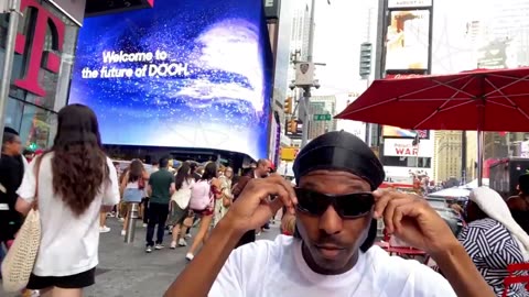 NYPD DETAIN GEETHEMACHINE FOR DANCING IN TIMES SQUARE