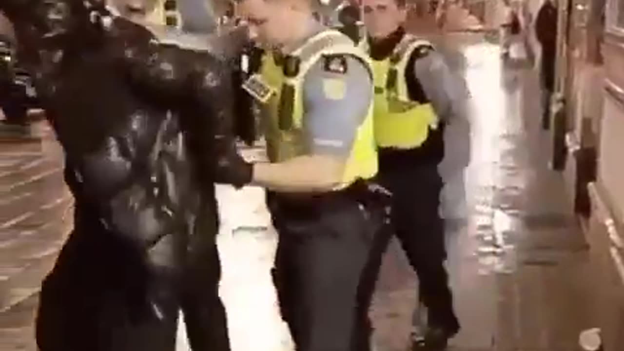 Aggressive migrant arrested in Dublin.