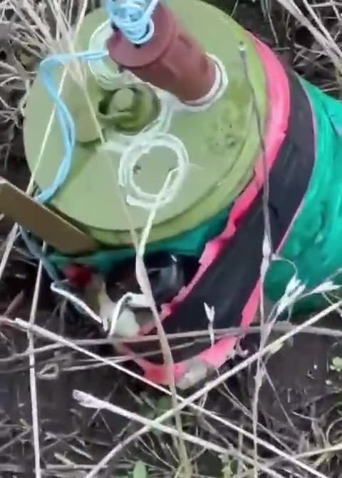 Russians Freeze at Sight of Old Soviet OZM-72 Anti-Personell Mine Dropped from UAV Known as "The De-Baller"