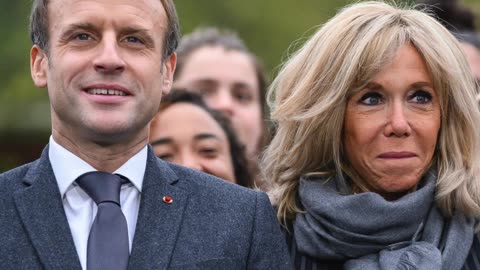 Comentarista enfrenta demanda de los Macron por difamación