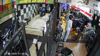 Violento hurto en Bucaramanga: cámara registró el robo de una cadena de oro