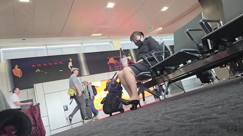 Candid Asian Delta Air-hose-Tess dipping and dangle high heel show