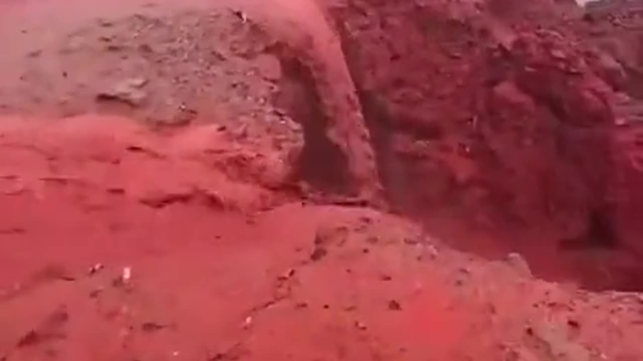 Iran’s Red Beach Looks Like Another Planet! 😲 | Hormuz Island Tour