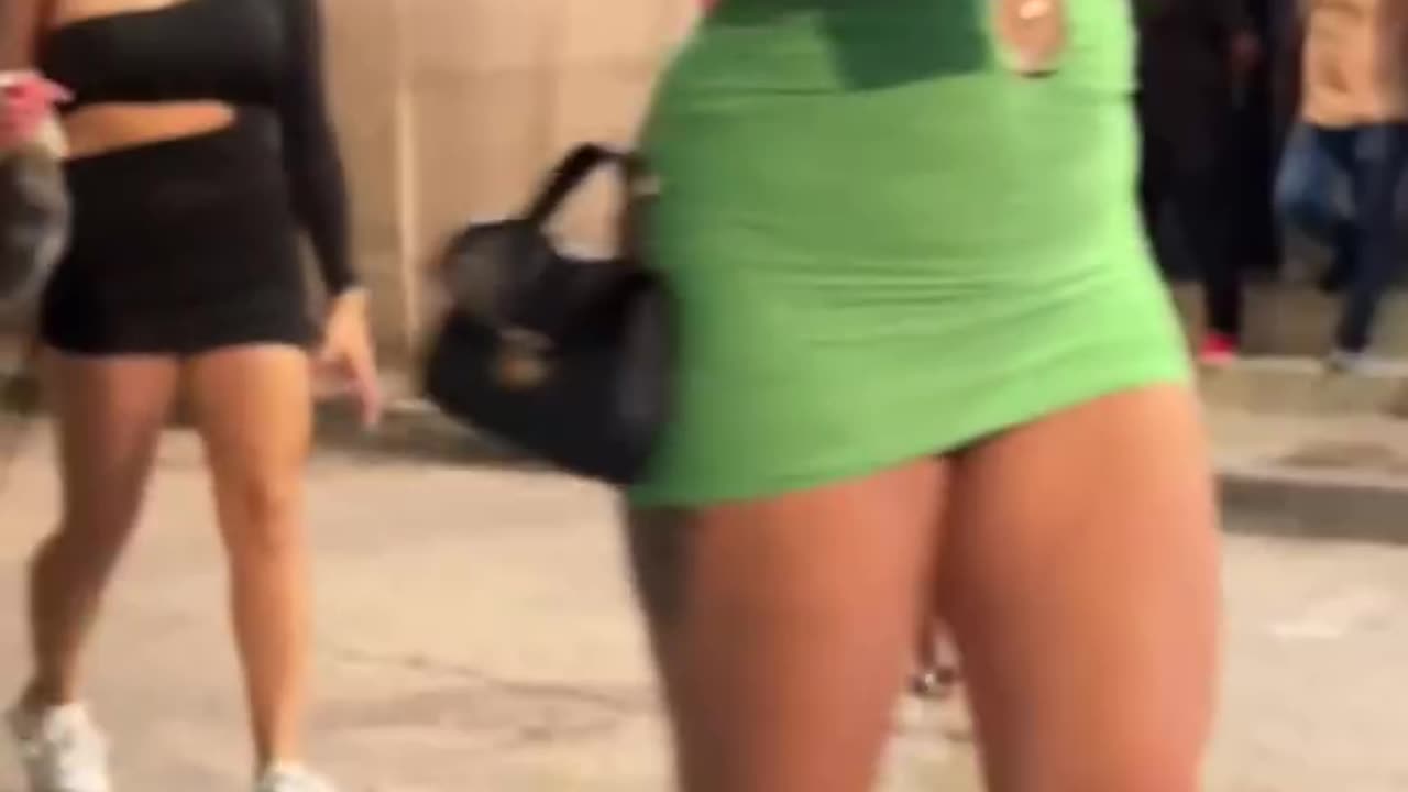 What It’s Really Like to Meet Girls in Colombia at Night