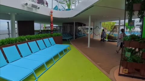 Discover Relaxing Benches & Cantina Fresca Bar at Star of the Seas Deck 15!