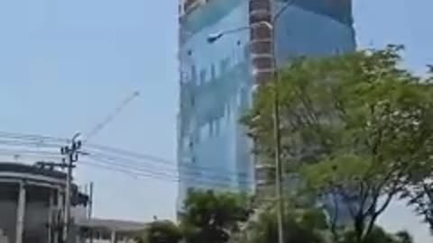 xem video cảnh tượng kinh hoàng tòa cao ốc đổ sụp