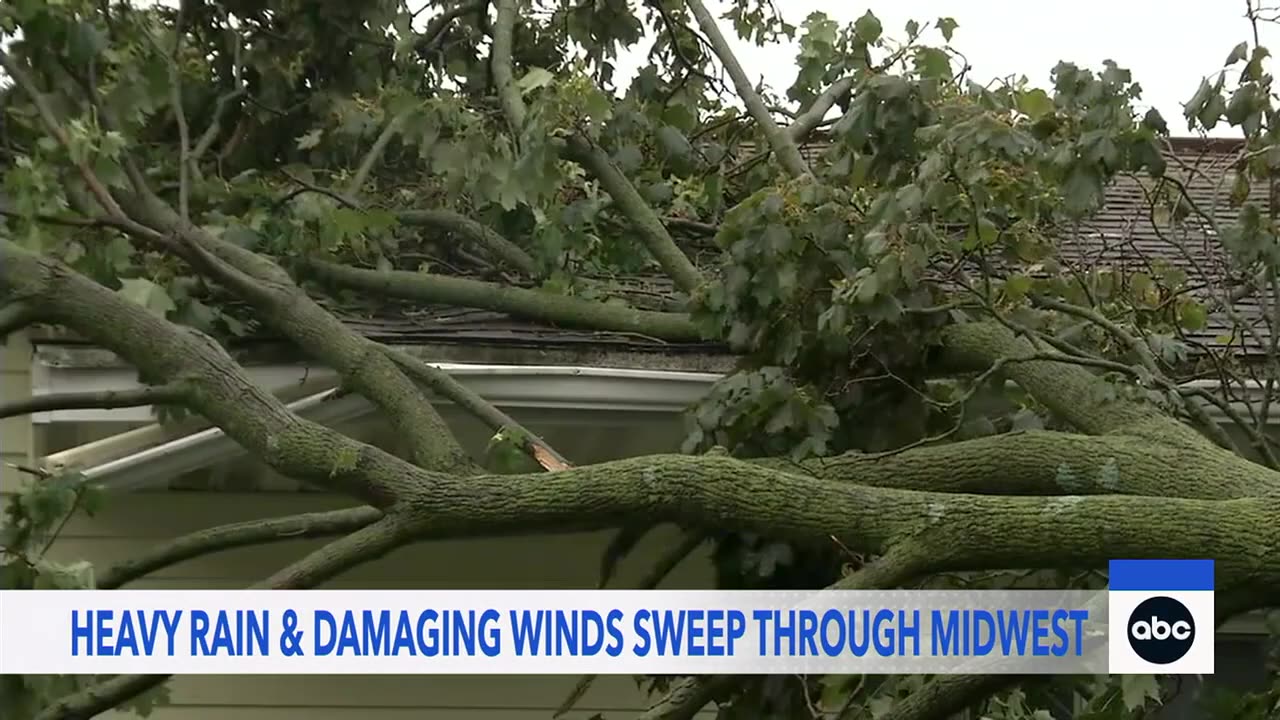 Heavy rain and damaging winds sweep through Midwest