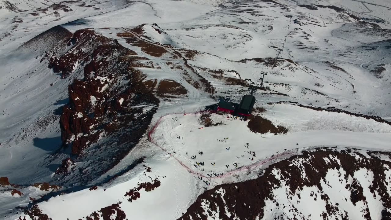 Immerse yourself in the majestic icebergs and enjoy instrumental music P4
