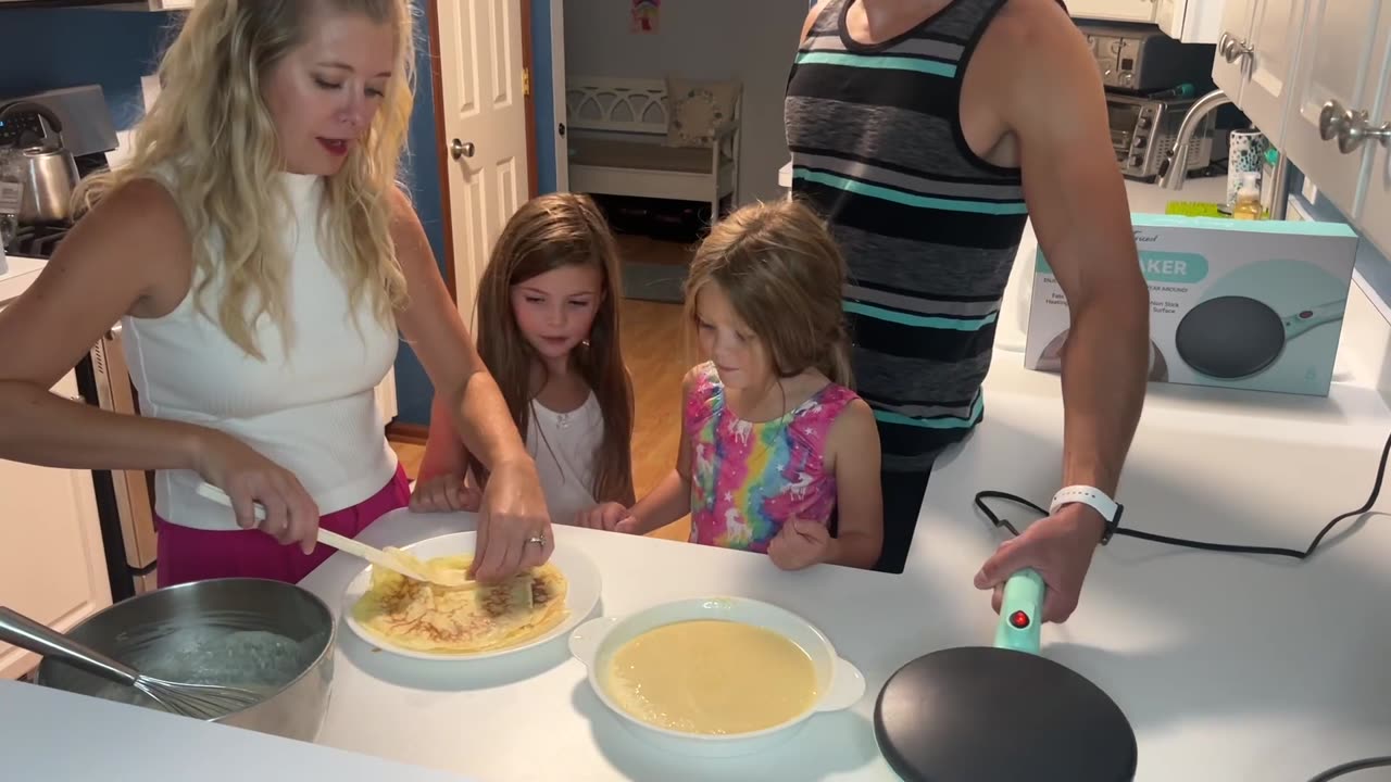 Electric Crepe Maker, Crepe Making Machine with Batter Tray and Egg Beater