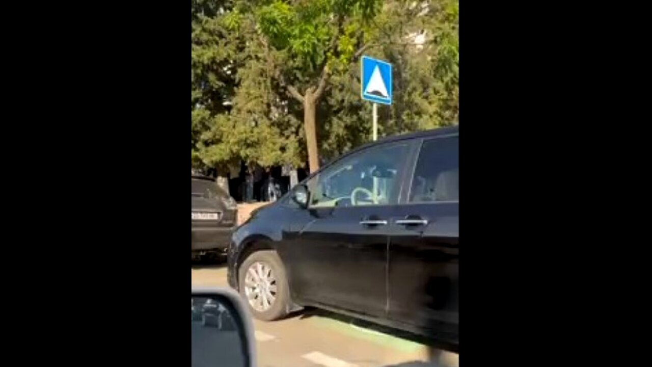 ტელეგრამი. პაკისტანელი და არაბი მიგრანტების ჯოგი თბილისში. 25. 06. 2025