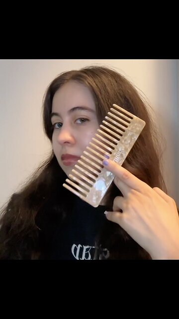 How to look more polished on a low makeup day? #lowmakeup #lipliner #beauty #fyp ##frizzyhair