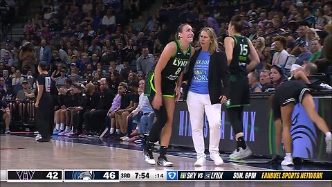 🤕 Alanna Smith EXITS after HARD collision | Minnesota Lynx vs Valkyries, WNBA women's basketball