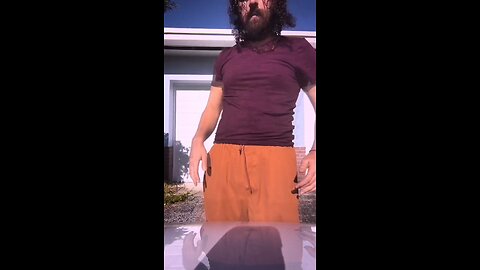 A man streetwear color of the day