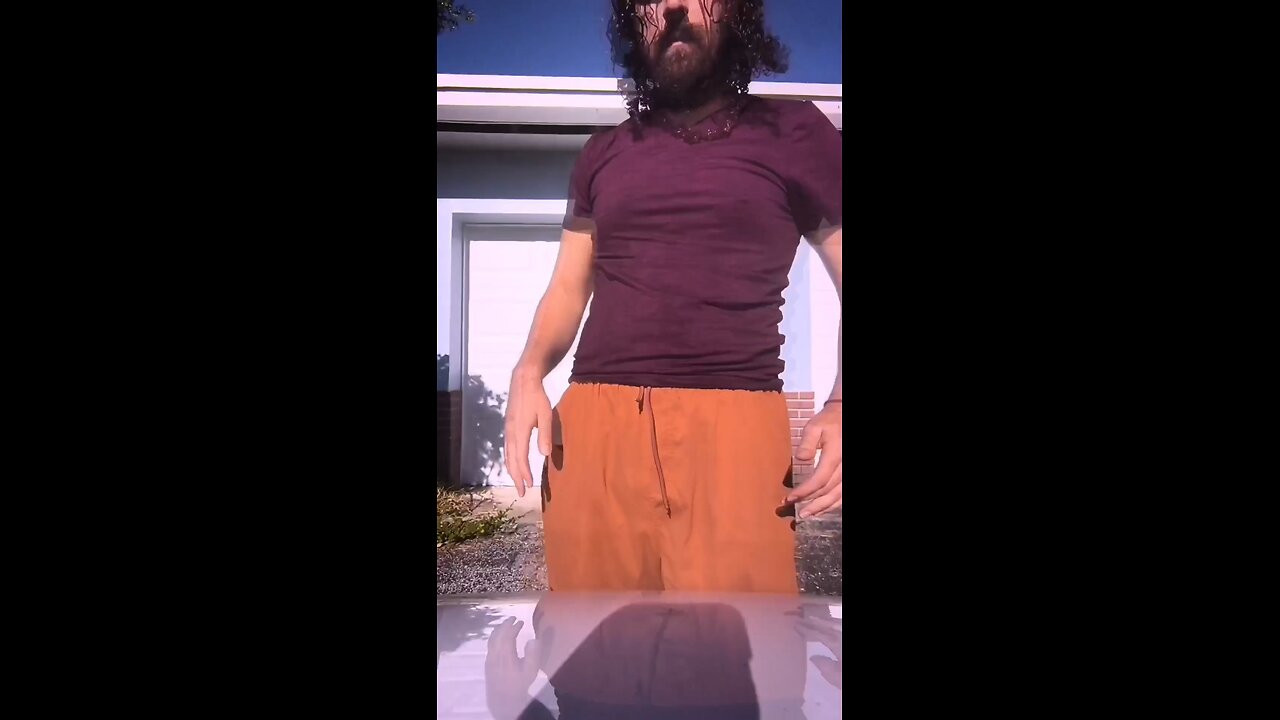 A man streetwear color of the day