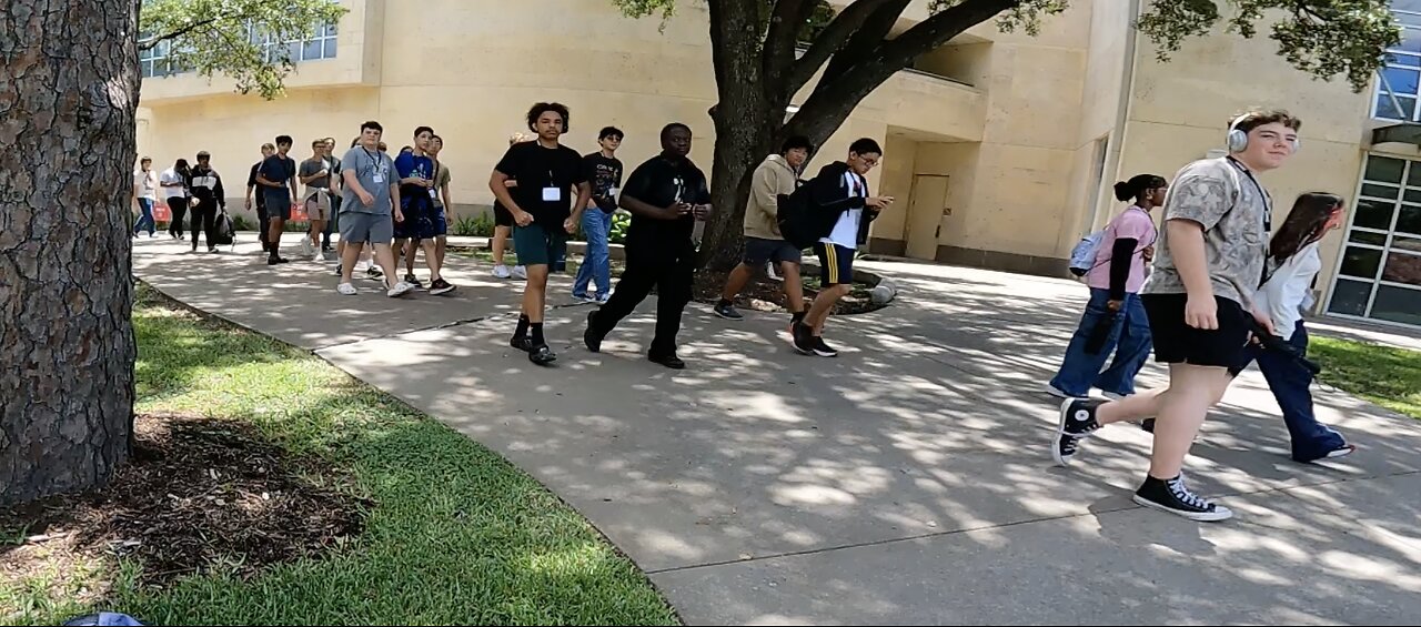 University of Houston: Preaching Jesus, Passing Out Gospel Tracts, One Student Encourages Me