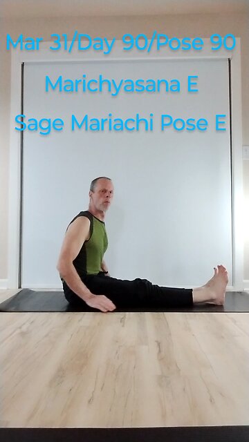 Marichyasana E / Sage Mariachi Pose E