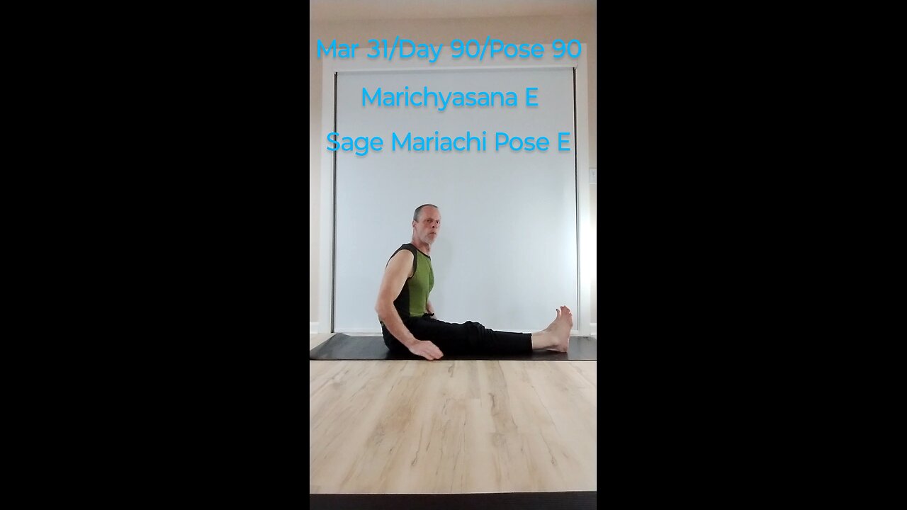 Marichyasana E / Sage Mariachi Pose E