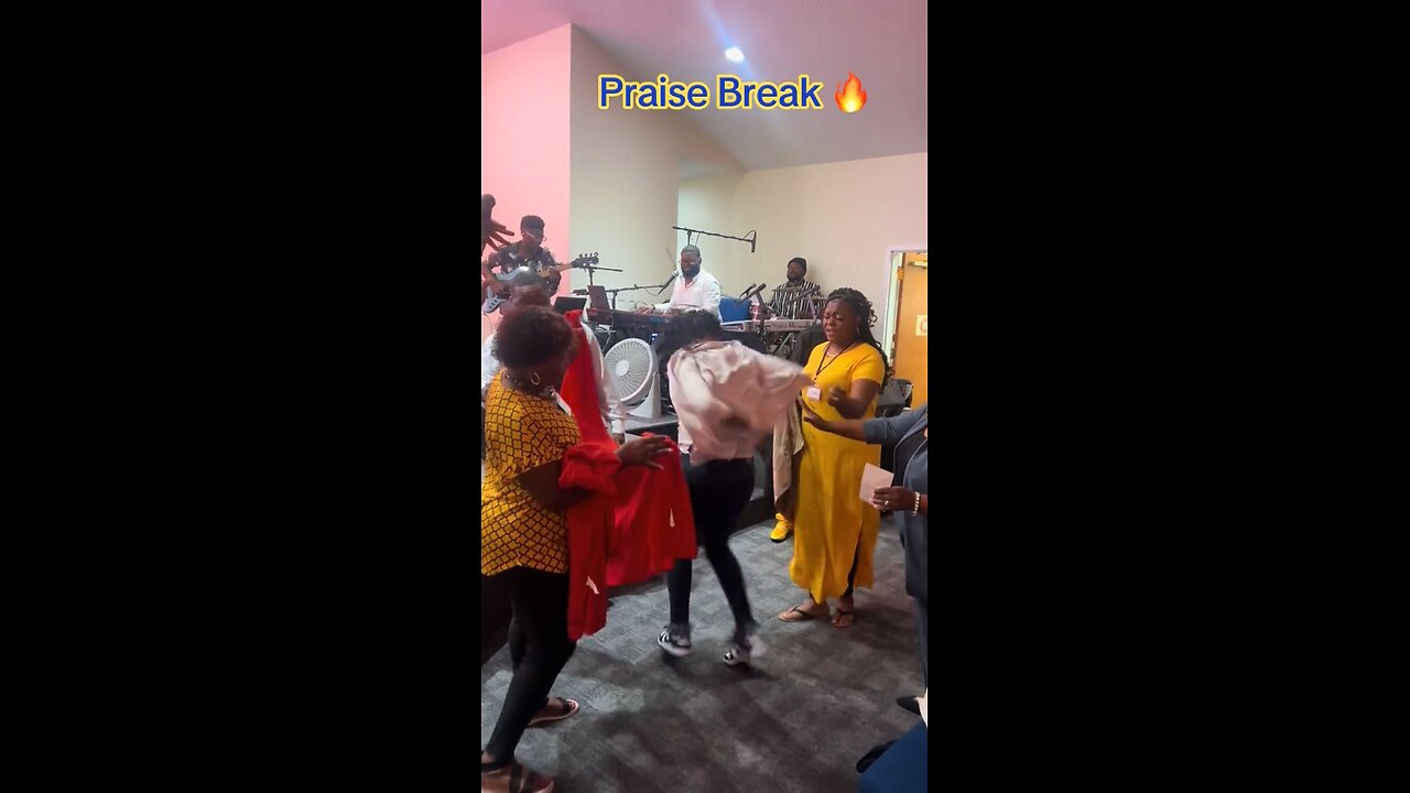 Looks like a Holy Ghost good time - praise break 💃🏽💃🏽