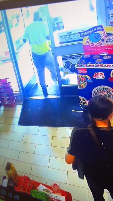 Man Hides Snack Pies Under Jacket,Claims “I Was Going to Pay”After Caught #crime #viral #thief #japd