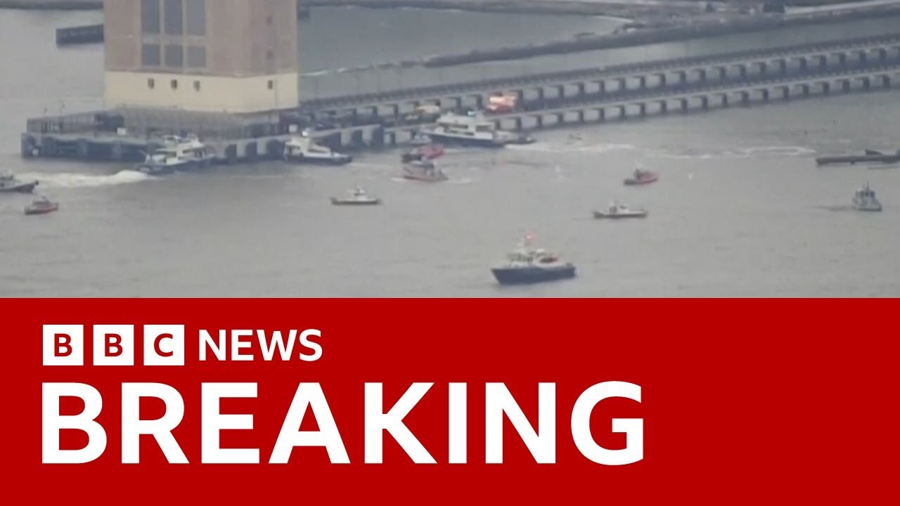 At least one dead in Hudson River helicopter crash in New York | BBC News
