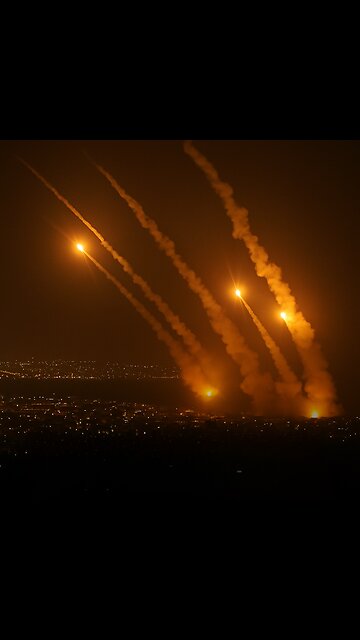 Iranian Missiles Visually Confirmed Targeting Israeli AD in Tel Aviv