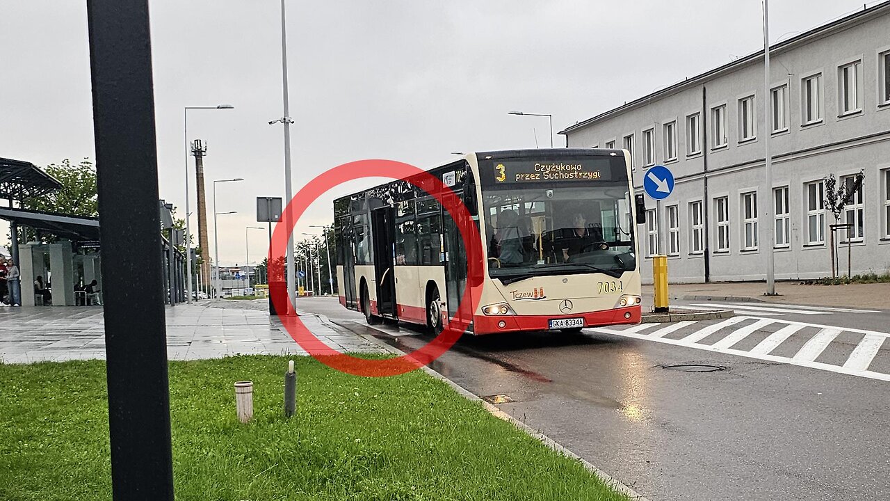 Ruszył z otwartymi drzwiami