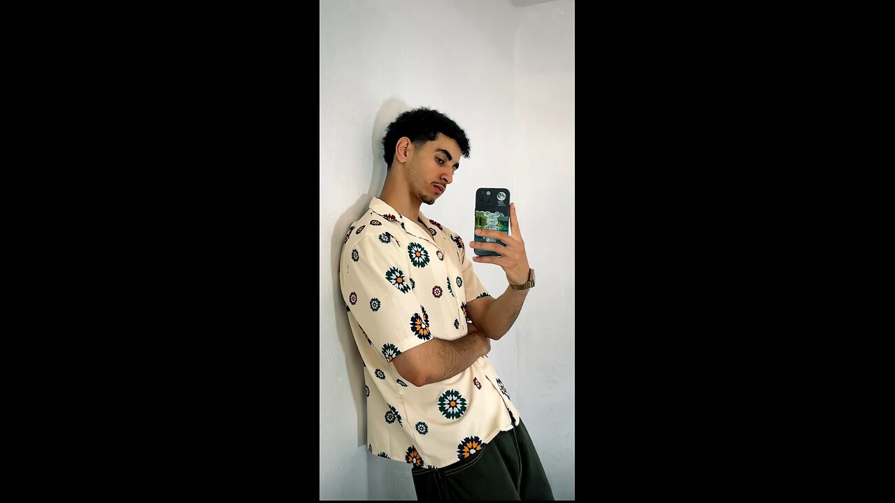 Mirror Selfie Poses You Must Try! 📸