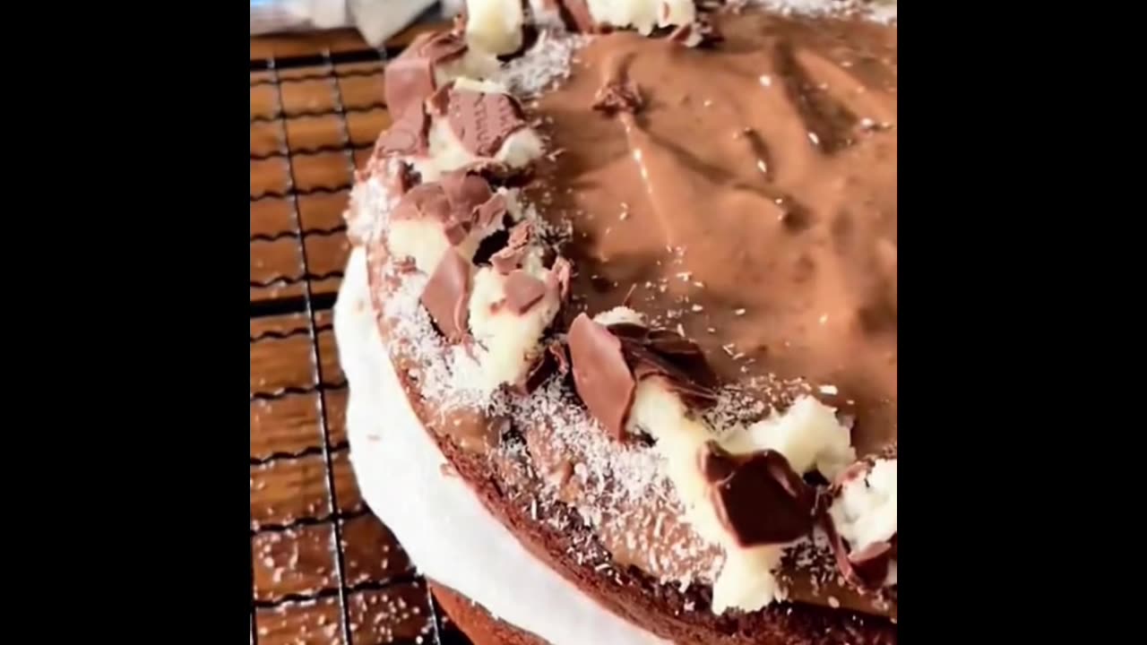BOUNTY CHOCOLATE CAKE