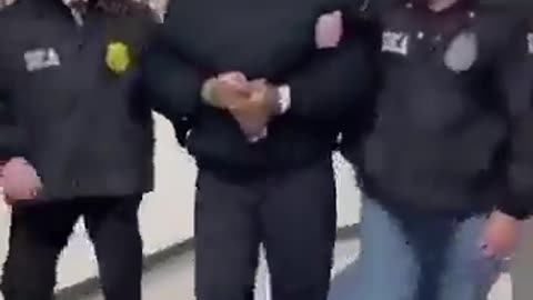 🚨MADURO gets perp-walked at the DEA by Agents. Read that MAT. “RULE of LAW”