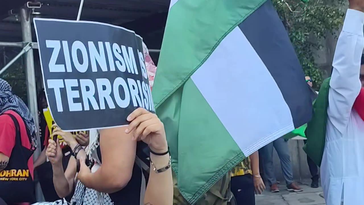 Protesta en contra del HOLOCAUSTO frente a las Naciones Unidas.