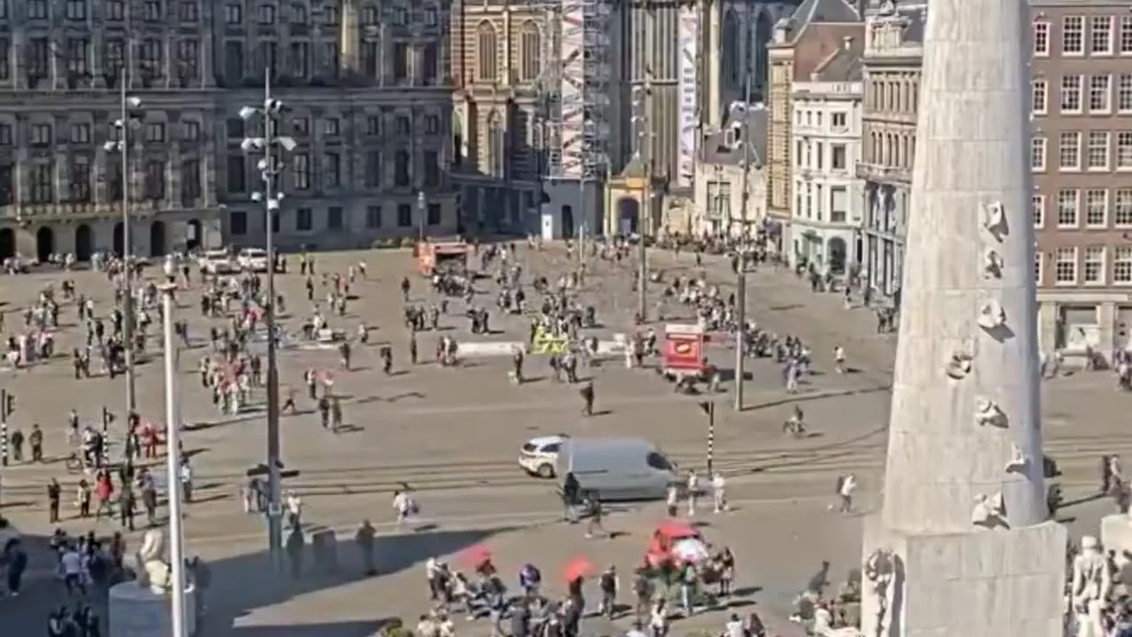 Video of the moment the failed car bomb exploded at the main square in Amsterdam, Netherlands