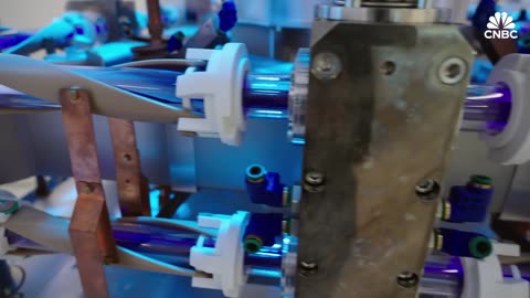 How ASML Makes Chips Faster with Its New $400 Million High-NA Machine