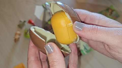 New Natoons Kinder Surprise Egg: What's Inside?
