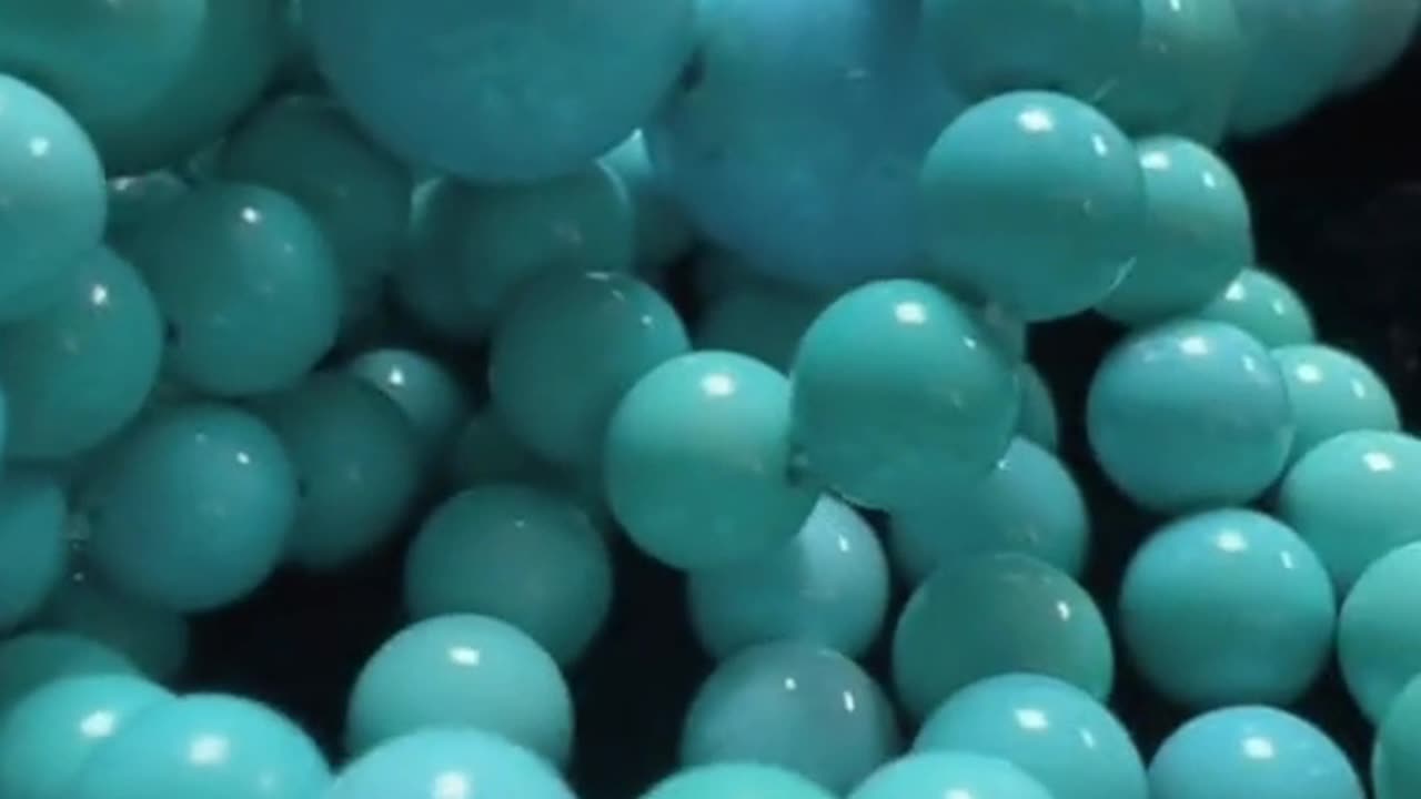 250425-5 Natural turquoise bead string, round and full each piece.